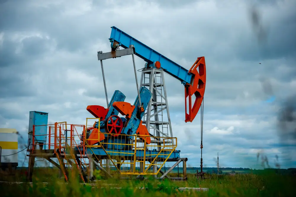روسيا تلحق بدول أوبك+ في تخفيض إنتاج النفط