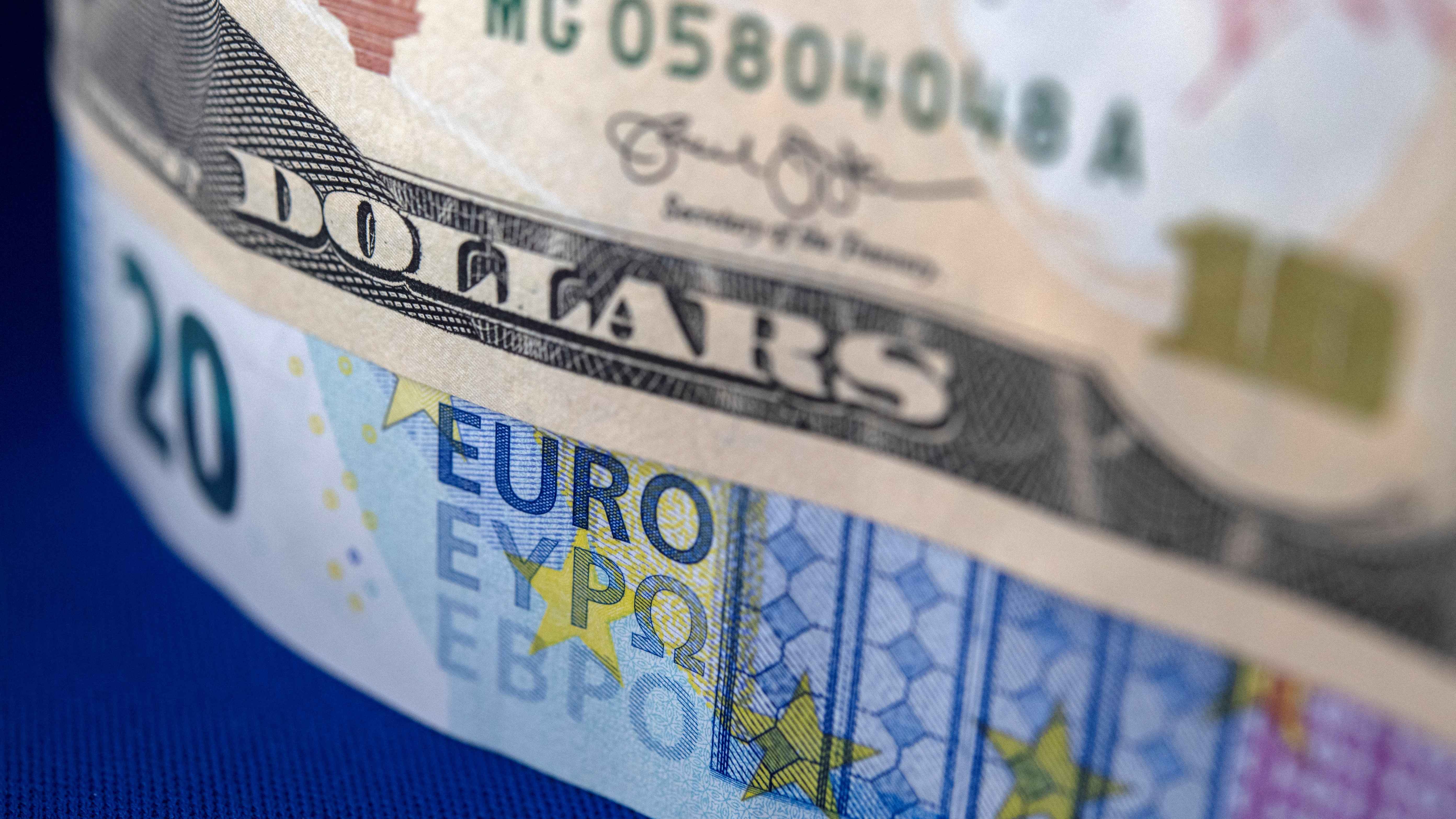 التحليل الفني: زوج EUR/USD يختبر خط المقاومة الرئيسة