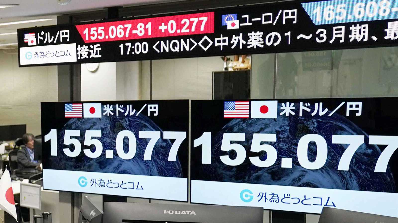 الدولار يرتفع من قاع 4 أعوام.. والين يبدد بعض مكاسبه 