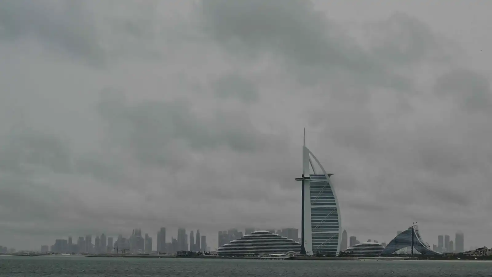 الاستمطار في الإمارات.. استثمار اقتصادي في إدارة ندرة المياه