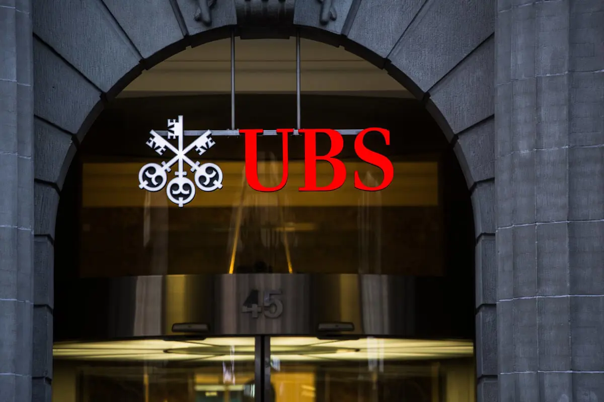 UBS يخطط لإعادة شراء أسهم بملياري دولار
