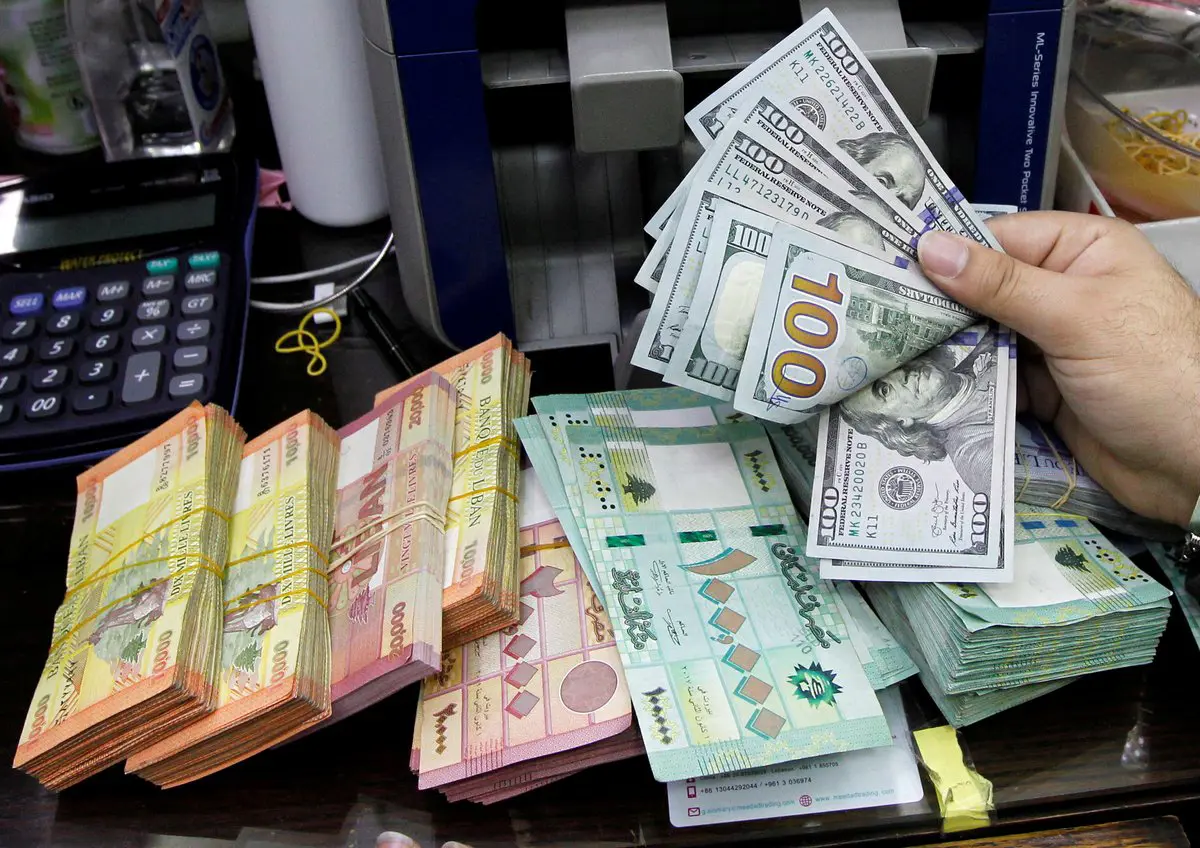 أزمة العملات في الدول العربية ترفع المعيشة وترهق المواطنين