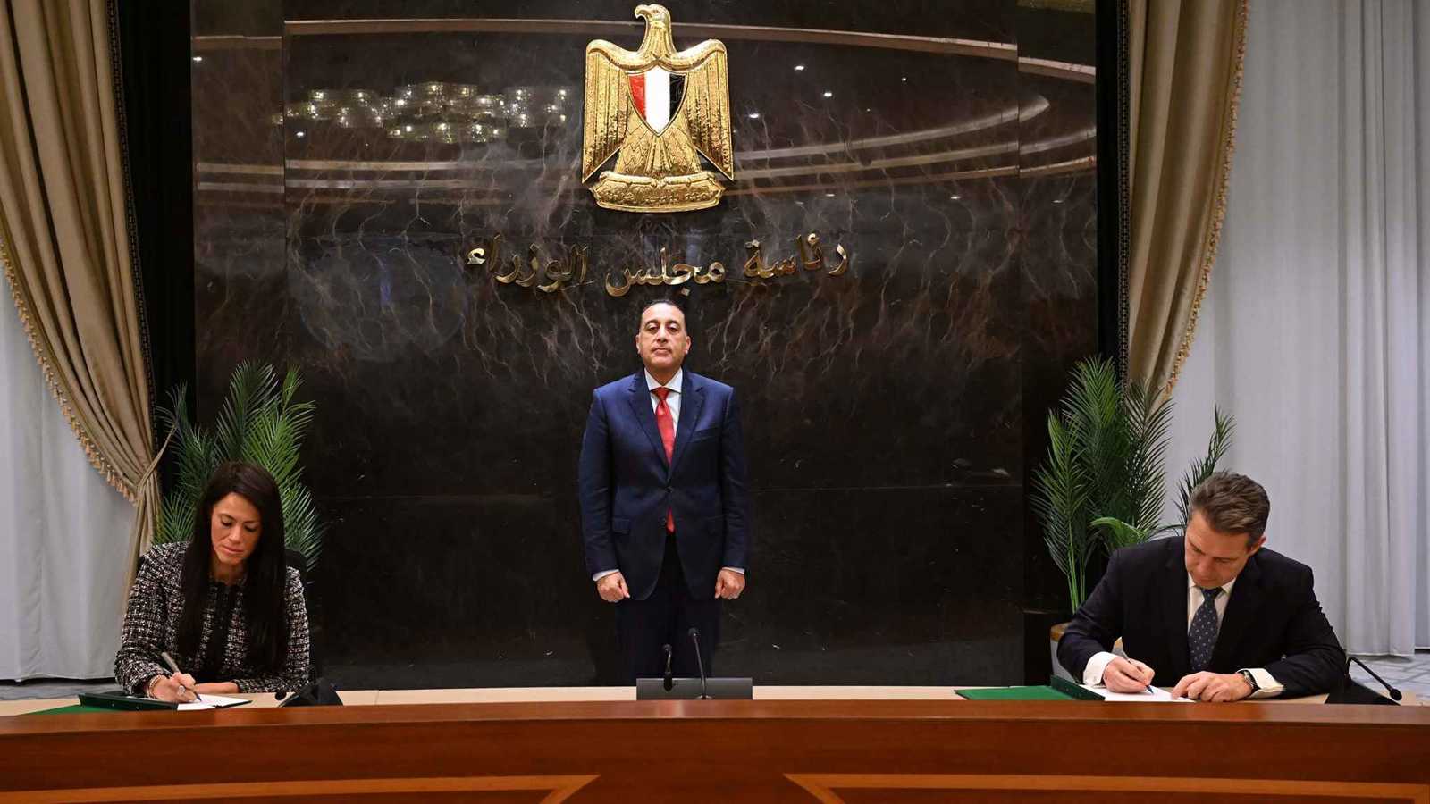 مصر توقع اتفاقية بـ193 مليون دولار لتمويل مشروع تعزيز شبكة الكهرباء 