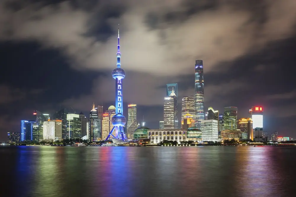 بكين تسعى لجذب الأجانب واستعادة بريقها الاقتصادي