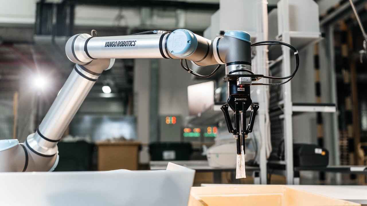 الذكاء الاصطناعي يزعزع إحساس الموظفين ذوي الياقات البيضاء بالأمان 