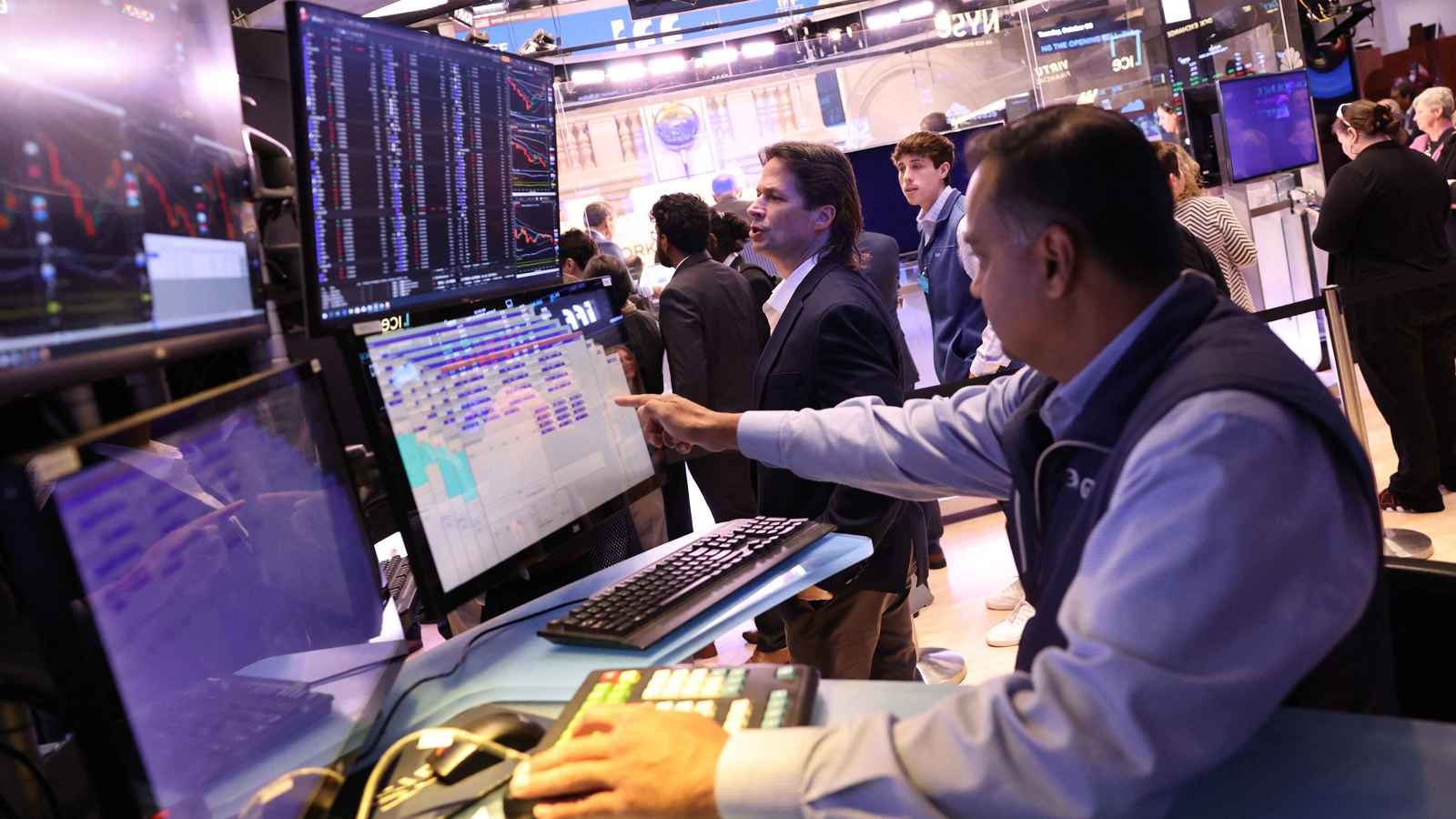 «بنك أوف أميركا» يدعو المستثمرين للحذر من أسهم الذكاء الاصطناعي 