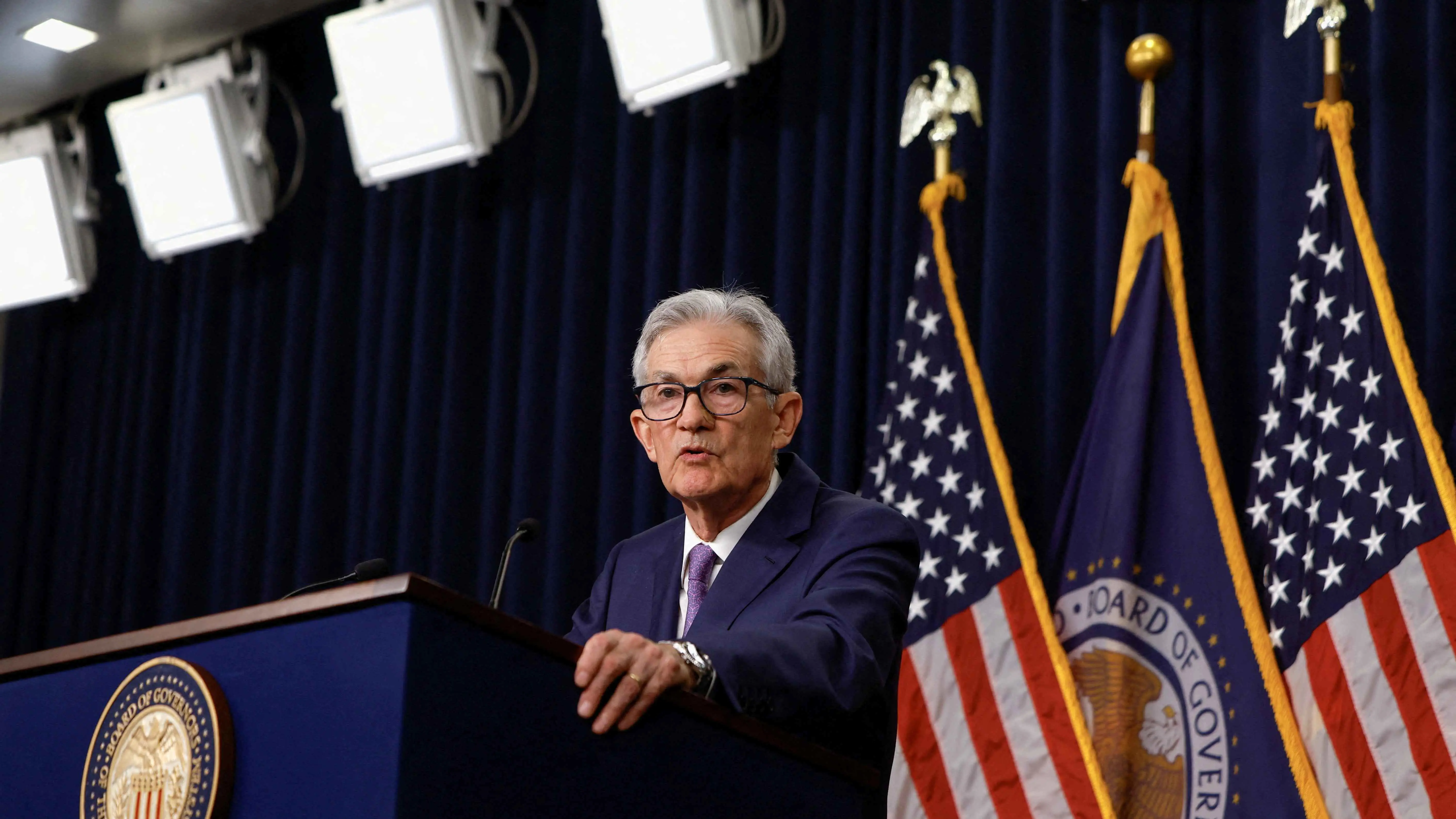 تقرير يتوقع خفض الفائدة الأميركية بدعم من اعتدال التضخم