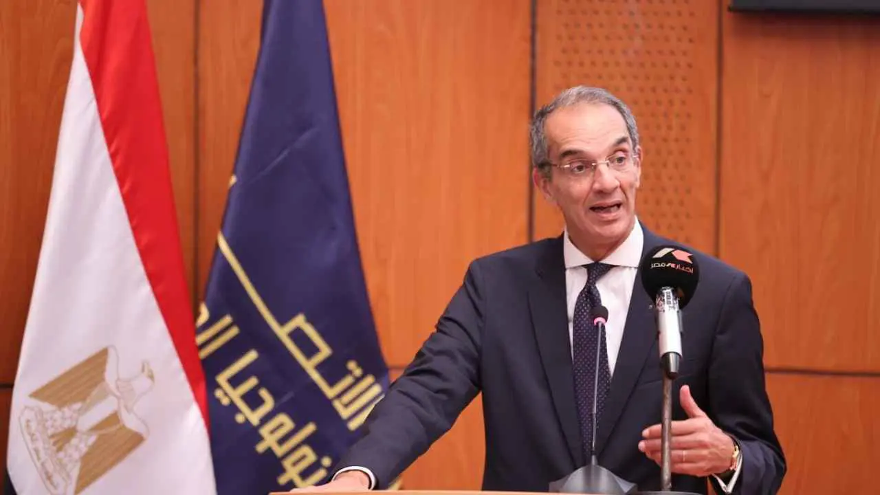 وزير الاتصالات المصري لـ"إرم بزنس": تعزيز استخدام الذكاء الاصطناعي أهم أولوياتنا