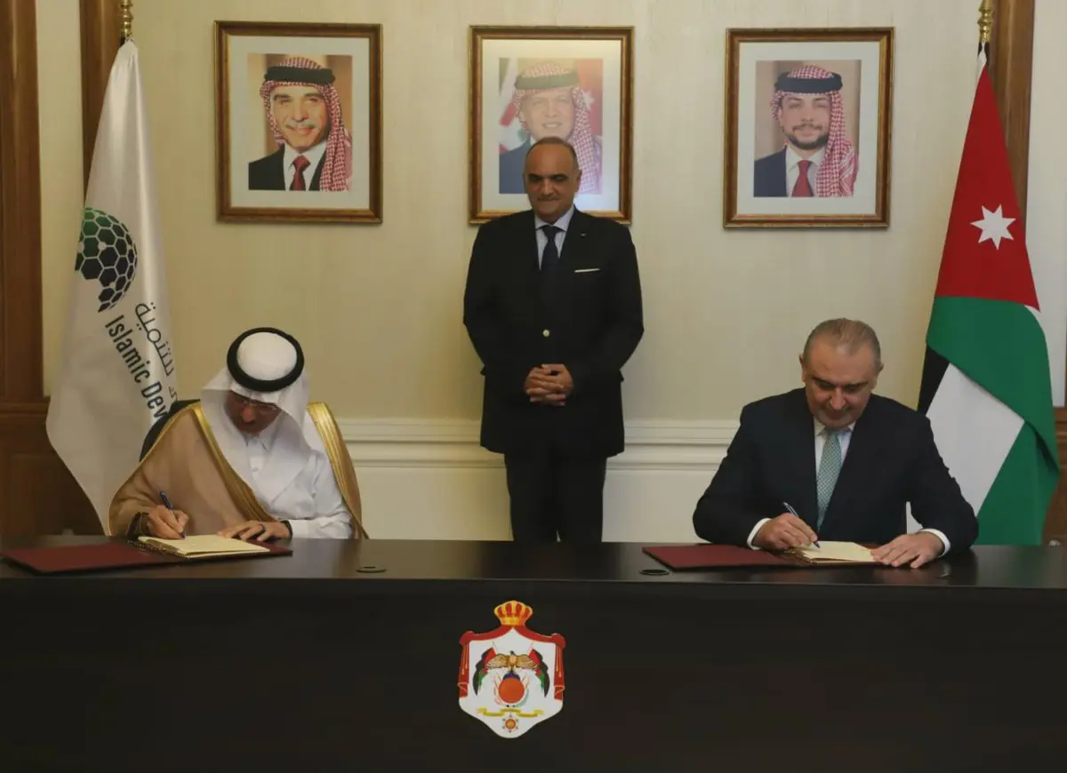 الأردن يوقع اتفاقيتين مع البنك الإسلامي للتنمية بقيمة 210 ملايين دولار