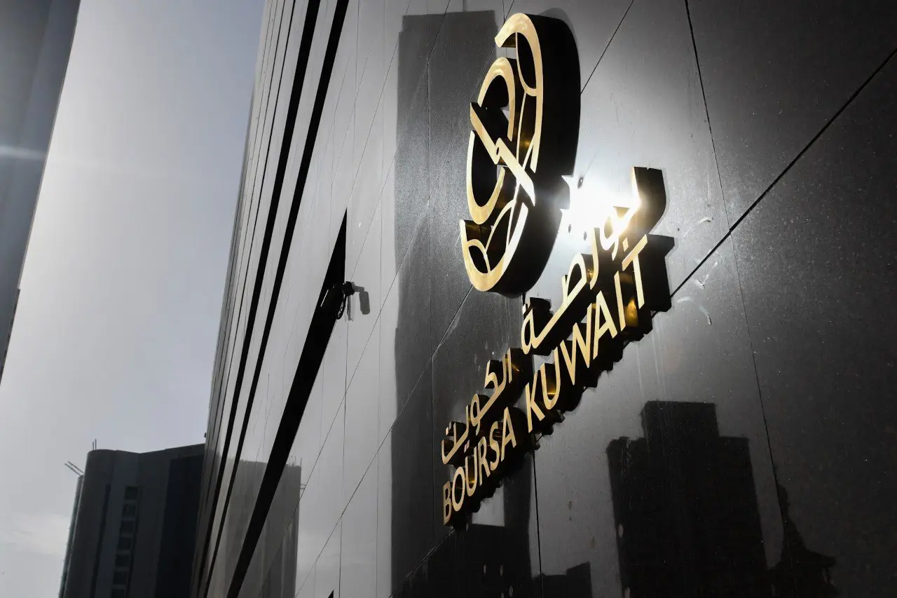 بورصة الكويت توقف  التداول على أسهم "بيتك" حتى الإفصاح عن صفقة استحواذ