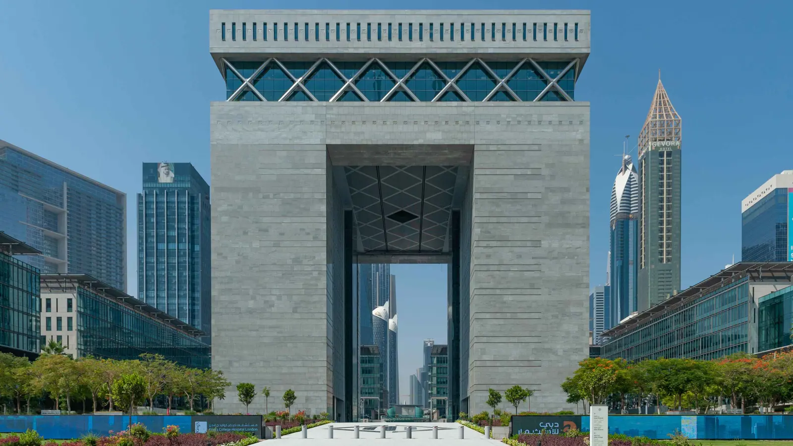 مصرفيون في دبي يطلقون شركة لإدارة ثروات «المليونيرات الأقل ثراءً»