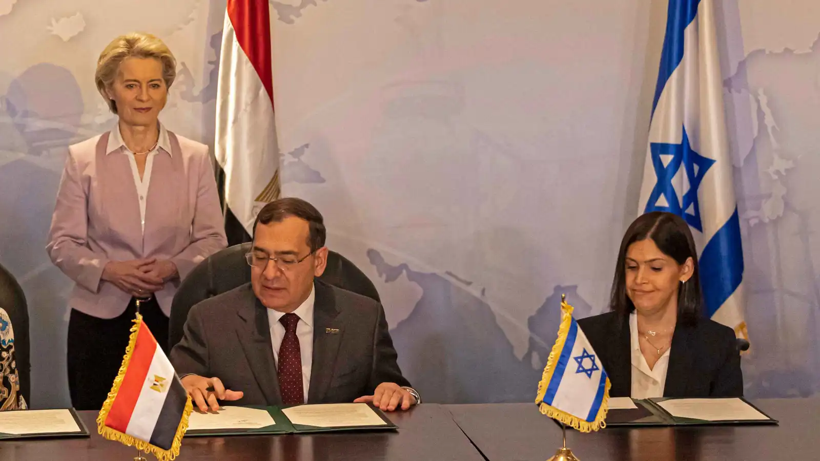 تعثّر صفقة الغاز بين مصر وإسرائيل.. نتنياهو يربط الاقتصاد بوضع سيناء