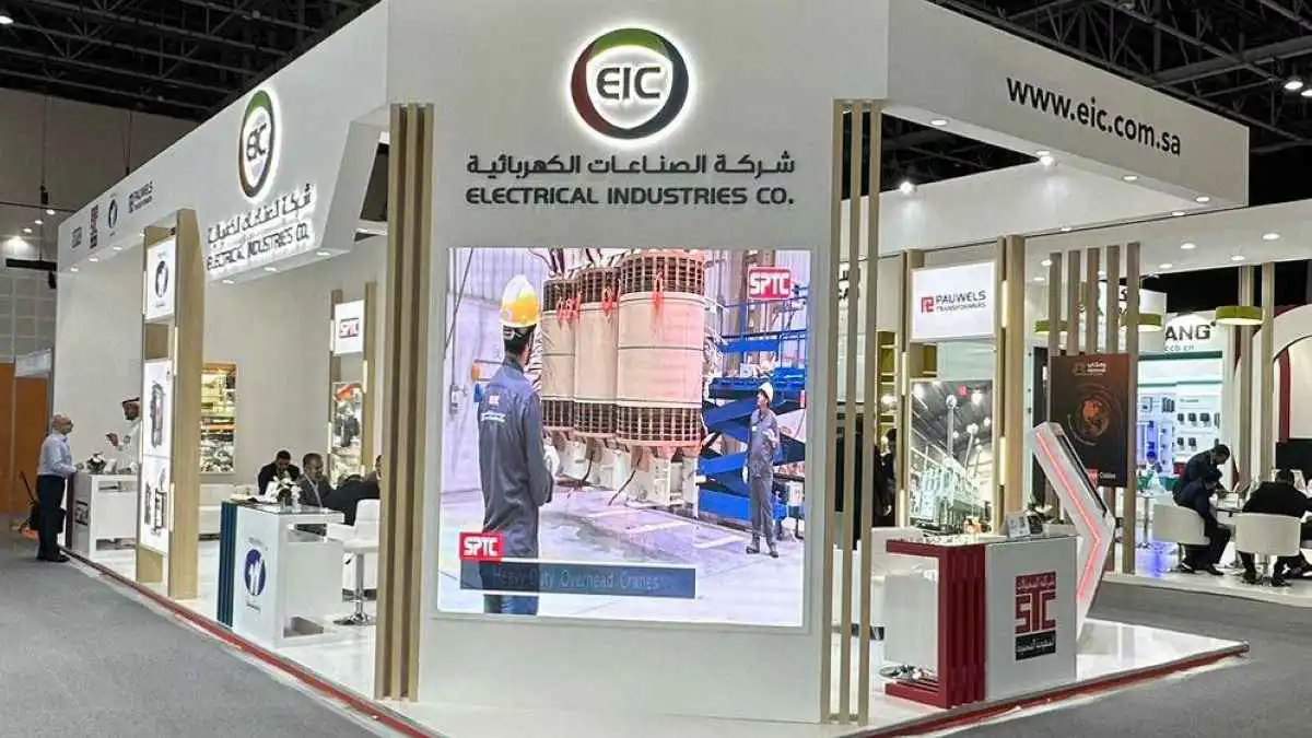 جناح «الصناعات الكهربائية» في معرض الشرق الأوسط للطاقة، بمركز دبي الدولي للمؤتمرات والمعارض، الإمارات، يوم 7 مارس 2023