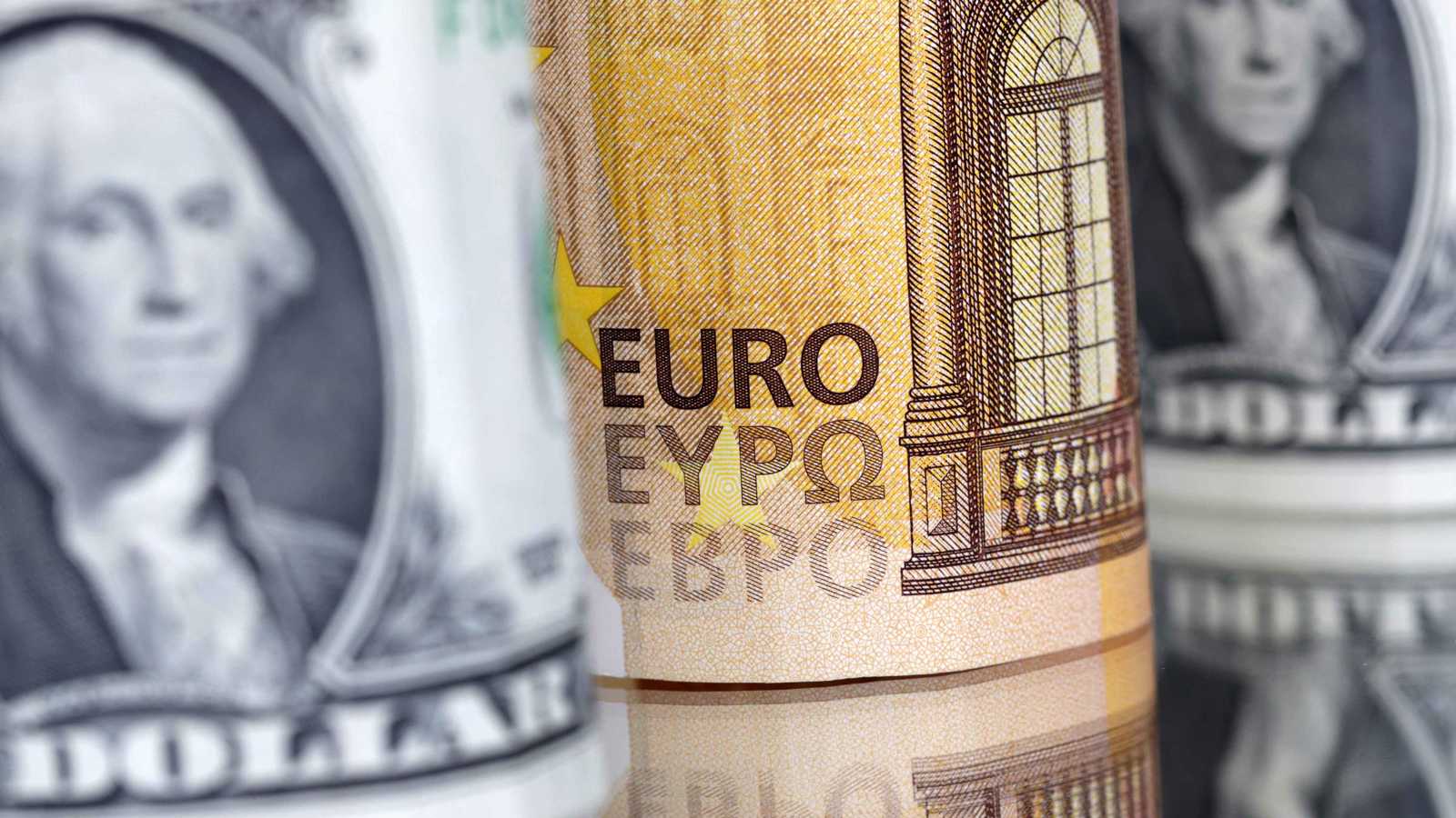 الدولار مهدد بالضعف مع عودة ضغوط ترامب على الفائدة. لمزيد من الأخبار والتحليلات الاقتصادية تابعوا 