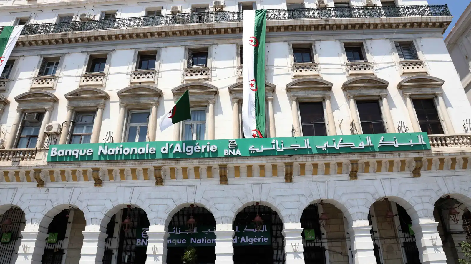 إصلاح البنوك في الجزائر.. هل تنهي انتقادات تبون جمود القطاع؟