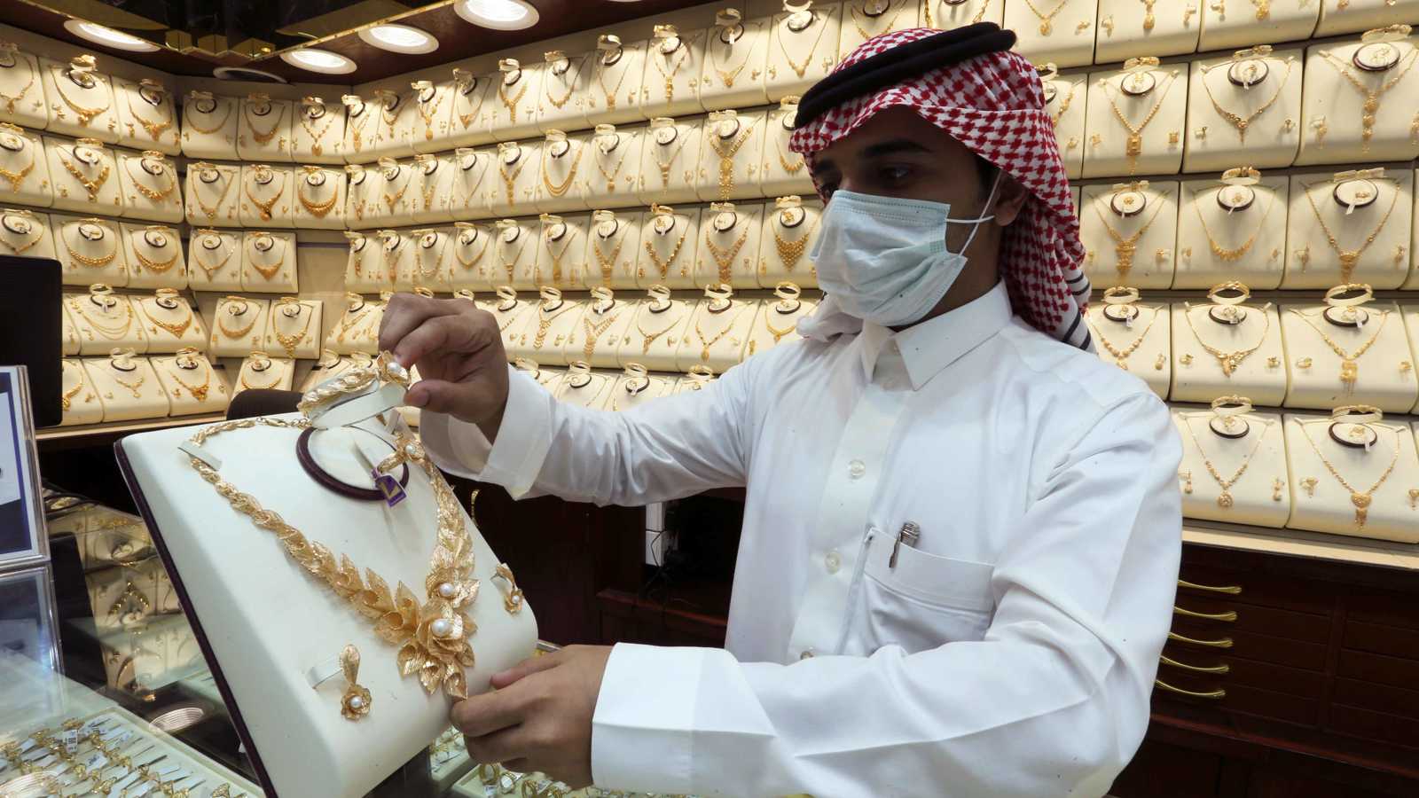 سعر الذهب في السعودية يرتفع.. و«عيار 24» يسجل 589 ريالاً 