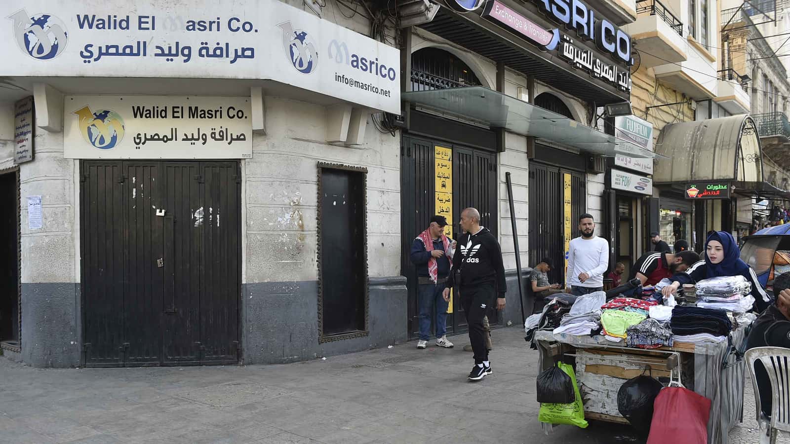 الحد الأدنى للأجور في لبنان.. فجوة المعيشة تصطدم بكلفة الزيادة 