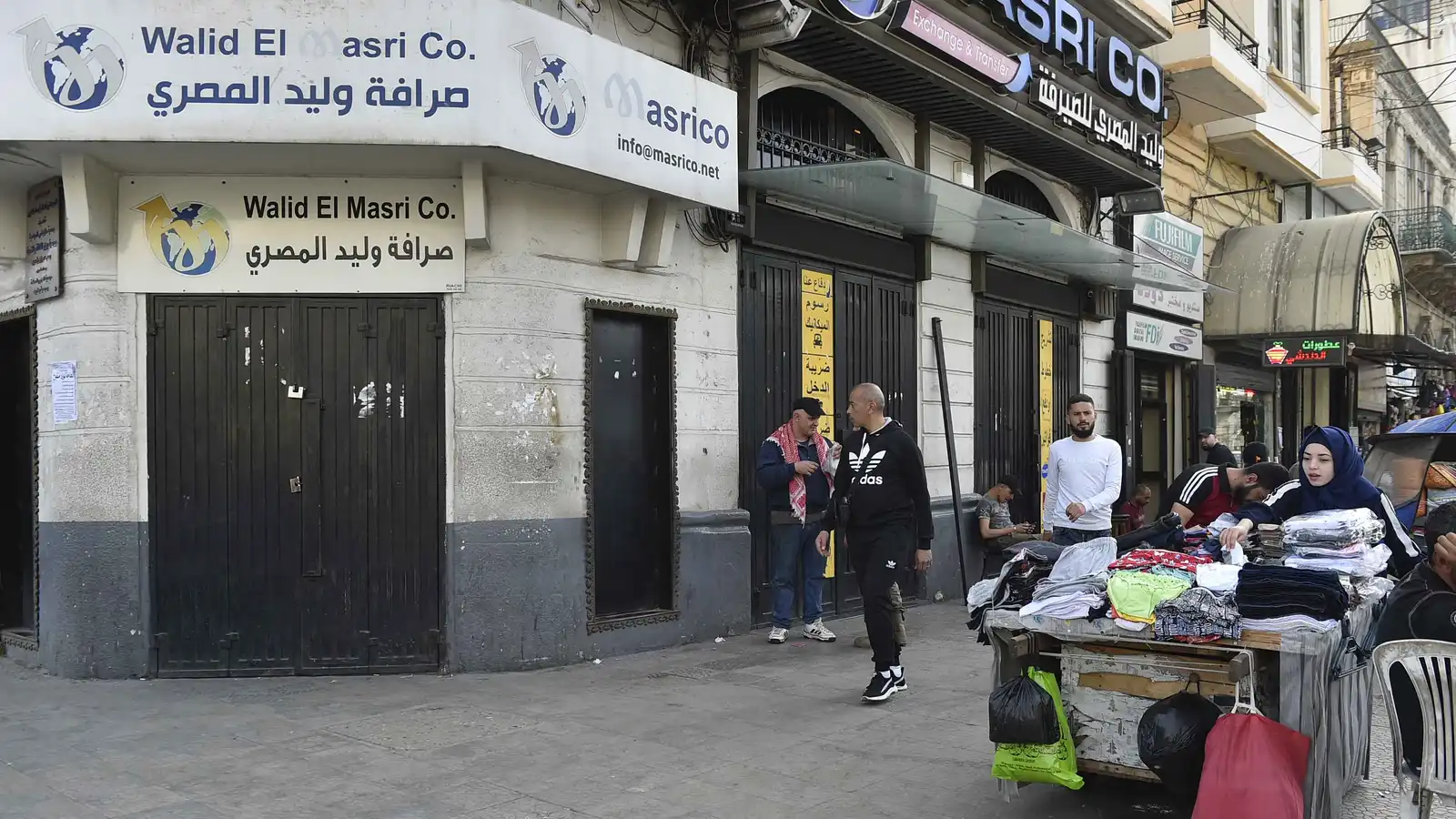 الحد الأدنى للأجور في لبنان.. فجوة المعيشة تصطدم بكلفة الزيادة