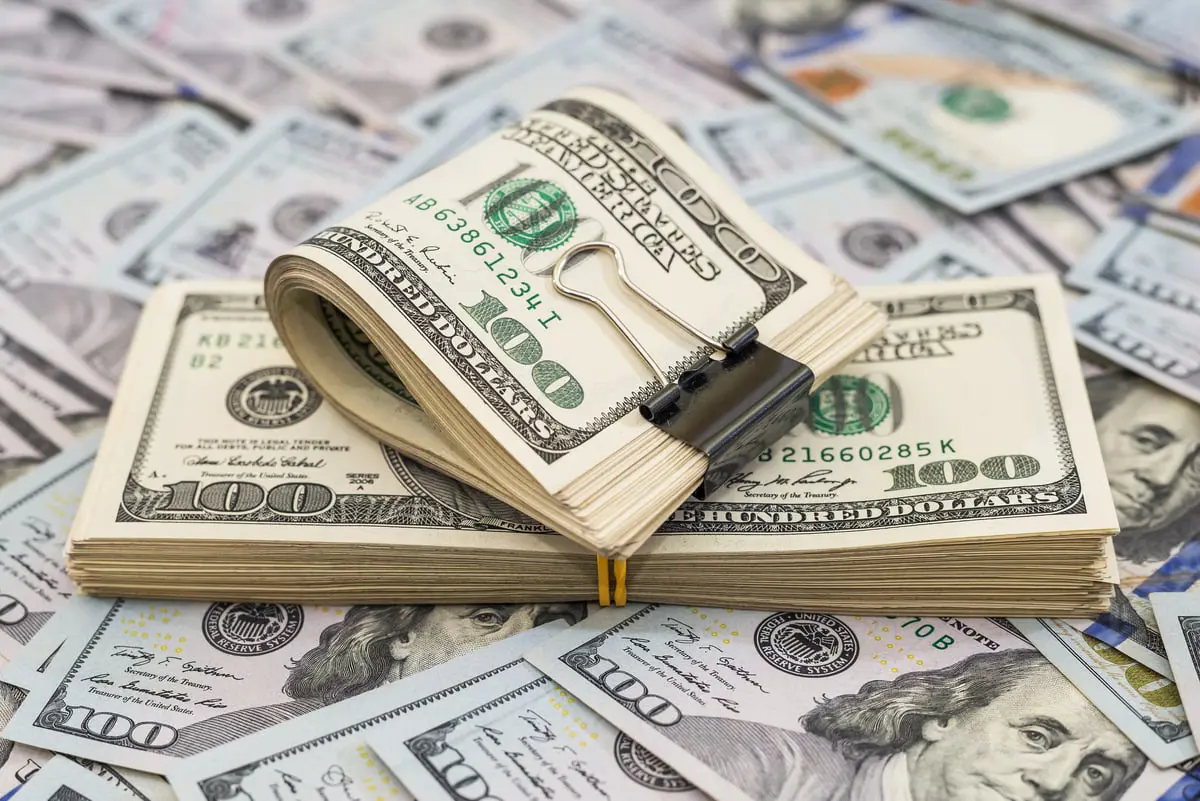 الدولار عند أدنى مستوى في شهرين