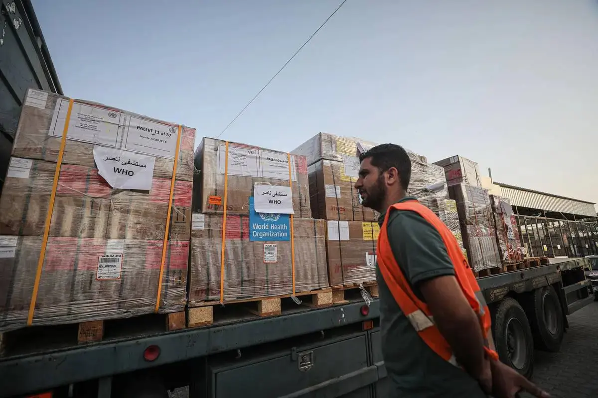 مصر تسلم غزة 130 ألف لتر ديزل و200 شاحنة مساعدات يوميًا