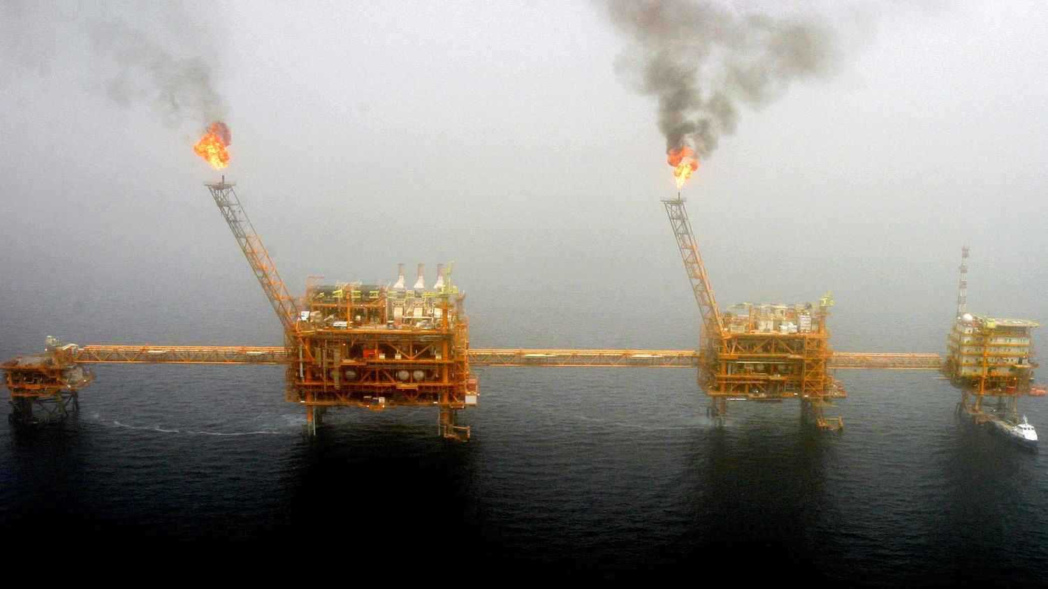 إيران تصدر 10.7 مليون برميل نفط رغم الحصار الأميركي على موانئها 