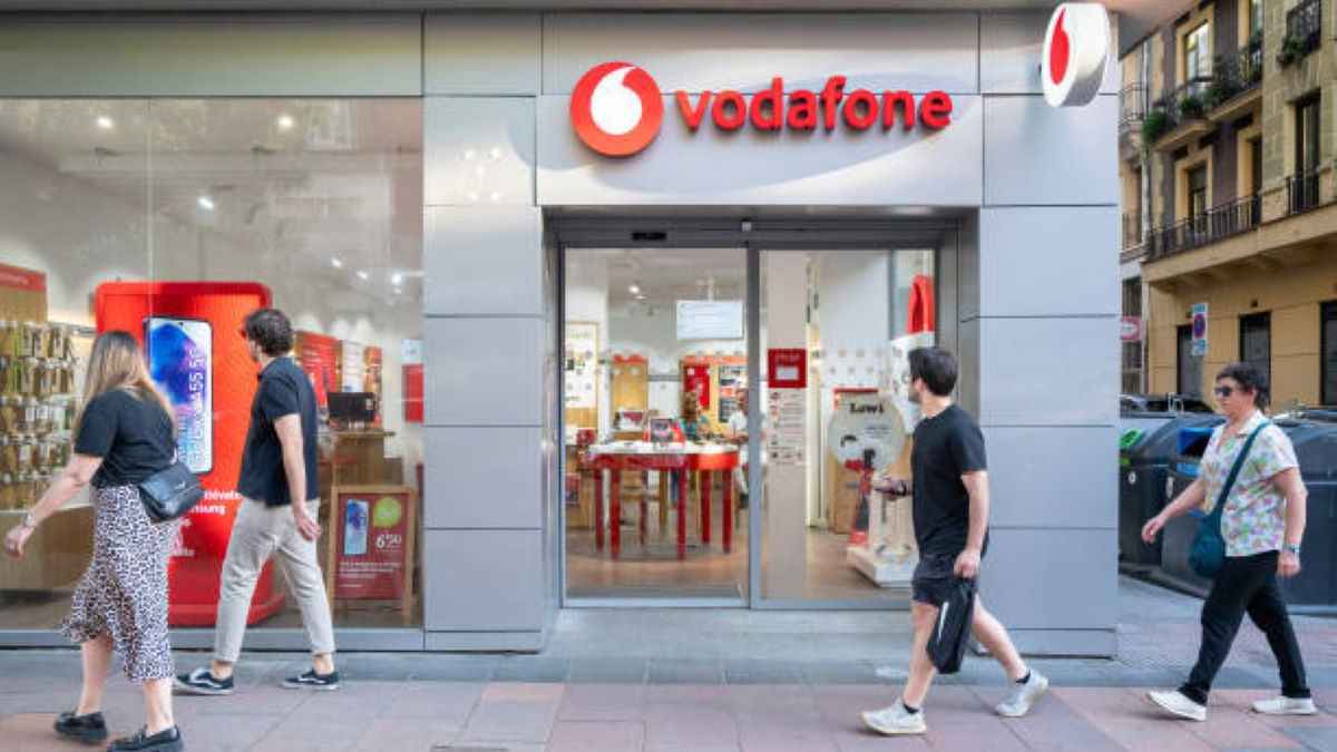 «فودافون» تشتري أكبر شركة محمول في بريطانيا بـ5.8 مليار دولار 