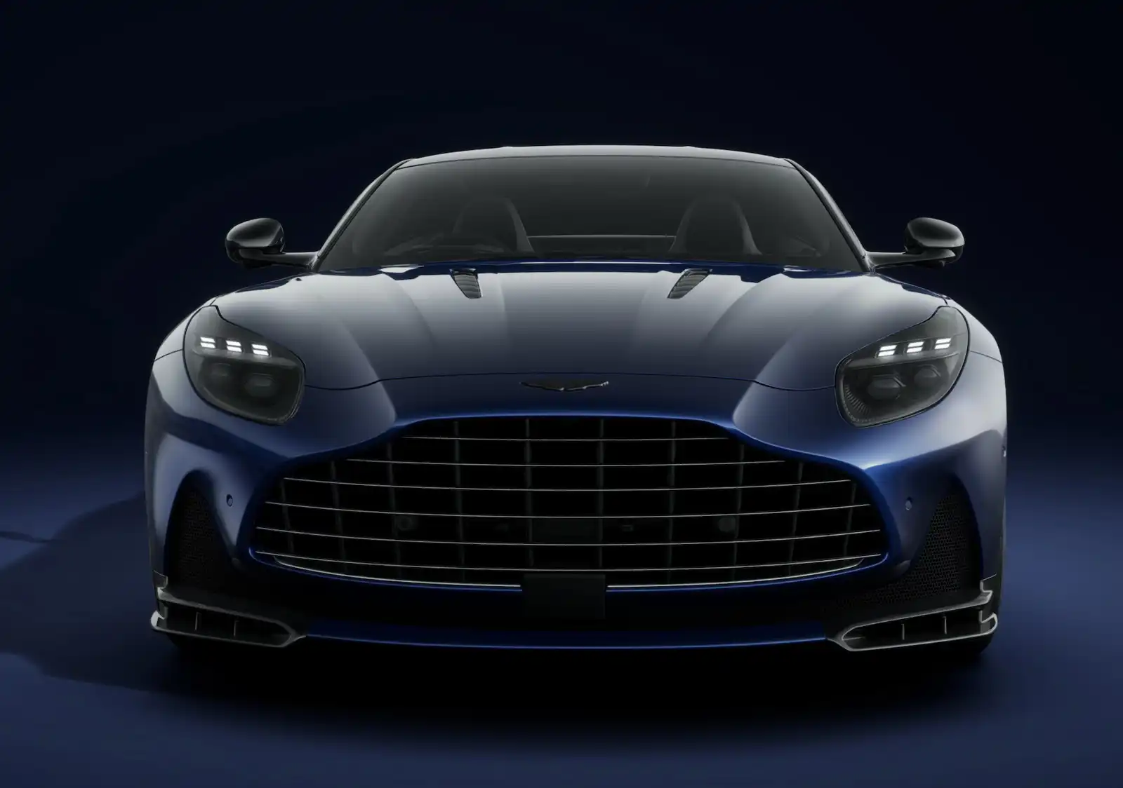 سيارة أستون مارتن DB12 S.. تفاصيل أمامية مع دقة تسبق الانطلاق
