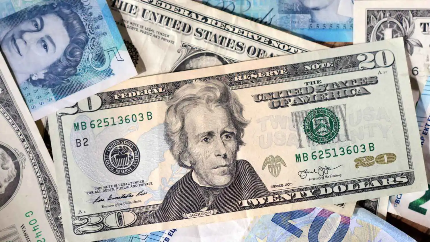 الإسترليني مرشح للتراجع إذا خفّض بنك إنجلترا سعر الفائدة