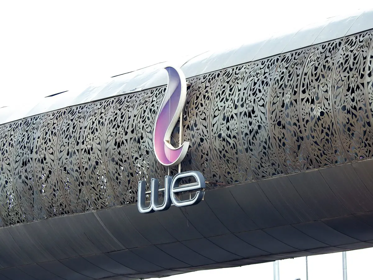 المصرية للاتصالات تبيع 9.5% من أسهمها بـ 121 مليون دولار