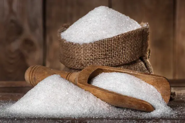مصر تشتري 150 ألف طن سكر في مناقصة دولية
