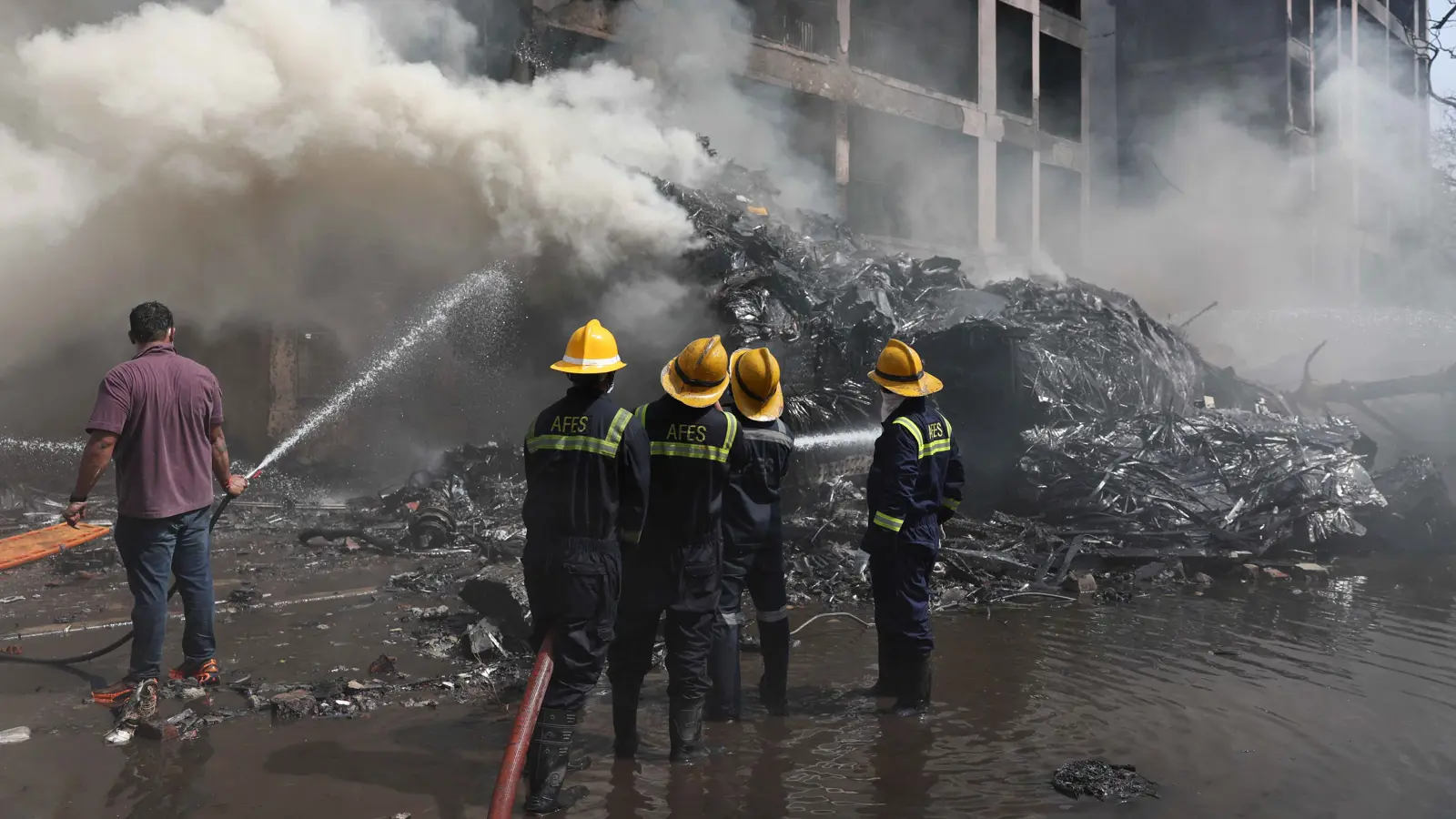 بعد دقائق من إقلاعها.. تحطم طائرة هندية تقل 242 راكباً