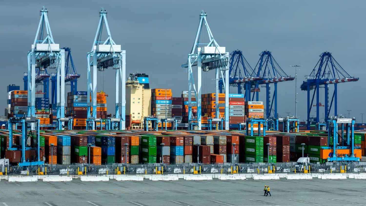 عجز تجارة السلع الأميركية يرتفع 11.5% في أغسطس إلى 132.6 مليار دولار 