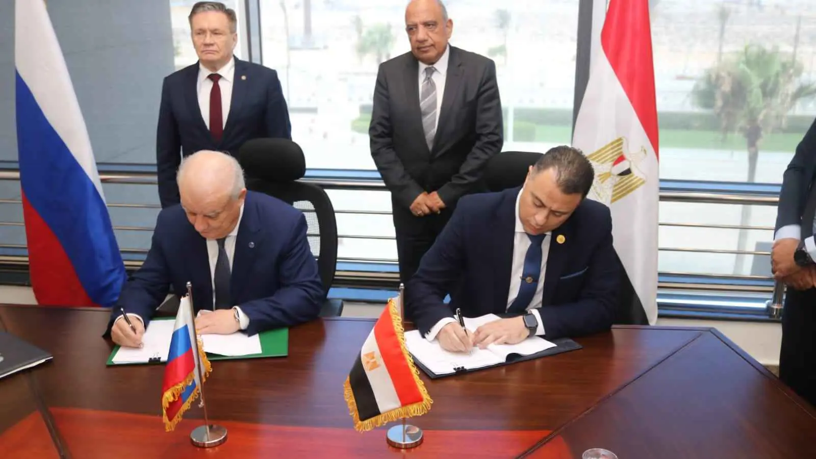  مصر وروسيا توقعان بروتوكولًا مكملًا للاتفاقية الحكومية الخاصة بالتعاون في بناء وتشغيل محطات الطاقة النووية وعقدًا مكملًا لإنشاء وتشغيل محطة الضبعة للطاقة النووية 