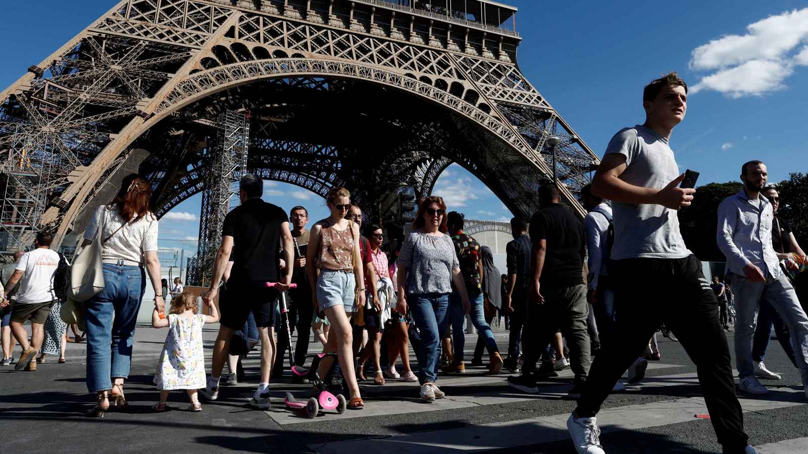 عوائد السياحة الفرنسية ترتفع 9% إلى 91 مليار دولار خلال عام 