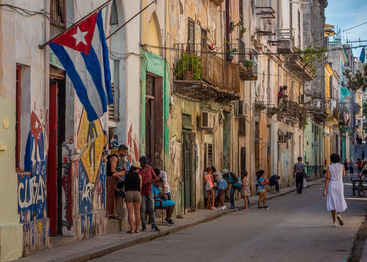 كوبا تواجه الحصار الاقتصادي برفع الأسعار وخفض الإنفاق