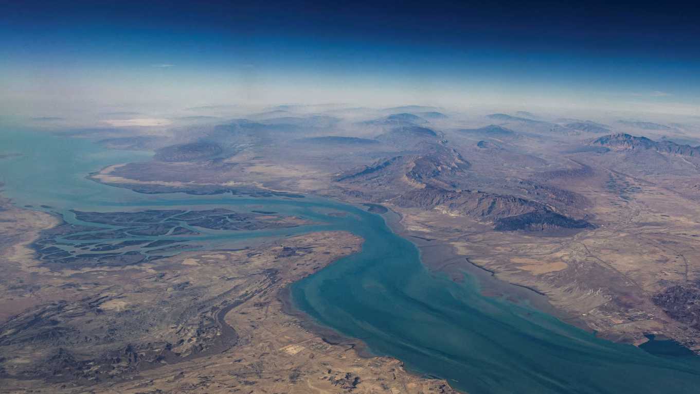 أوروبا تطالب إيران بعدم فرض رسوم عبور في مضيق هرمز 