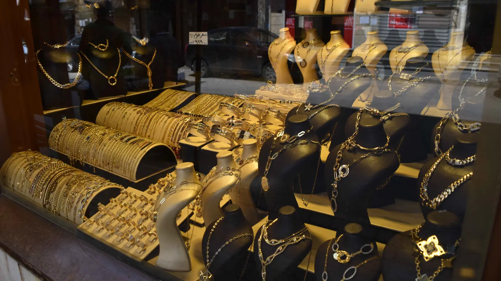 رغم ارتفاعه عالمياً.. انخفاض سعر الذهب في سوريا بدعم ارتفاع الليرة