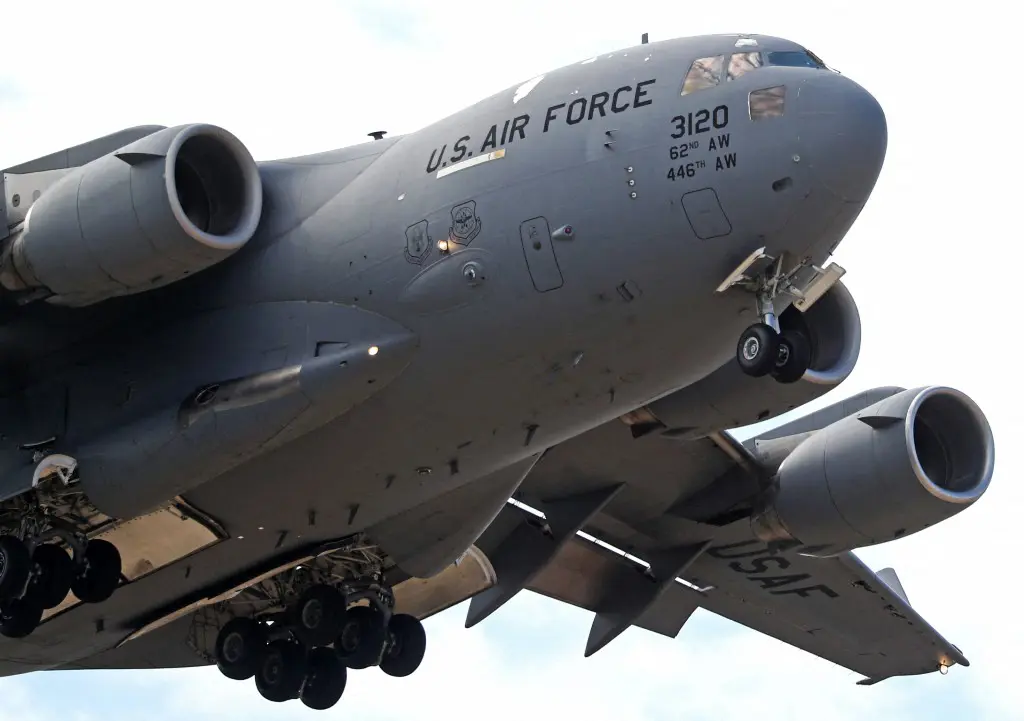 طائرة بوينغ (C-17A)، التابعة للقوات الجوية الأميركية، بقاعدة سرقسطة العسكرية في إسبانيا، مايو 2023.