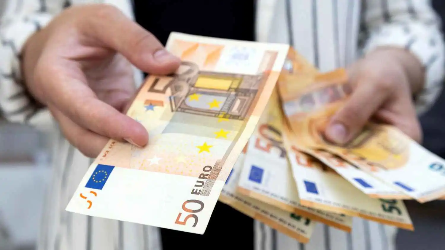 فتح مضيق هرمز يهبط بالسندات الأوروبية لأدنى مستوى منذ شهر
