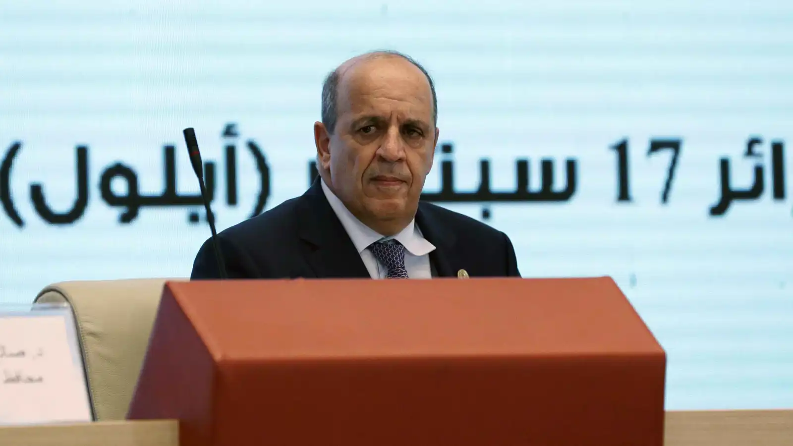 «المركزي الجزائري» يلغي منع إيداع النقود في البنوك عقب إقالة المحافظ