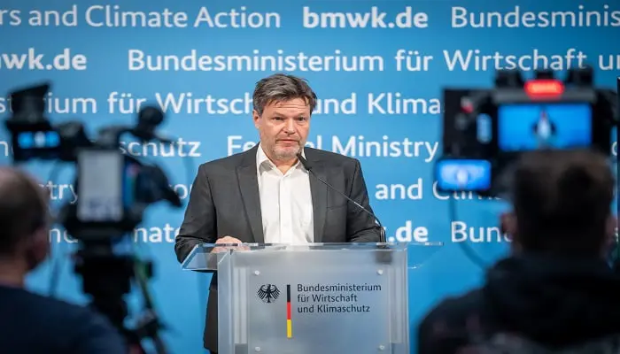 وزير الاقتصاد الألماني يعلن تمديد عمل مفاعلين نووين