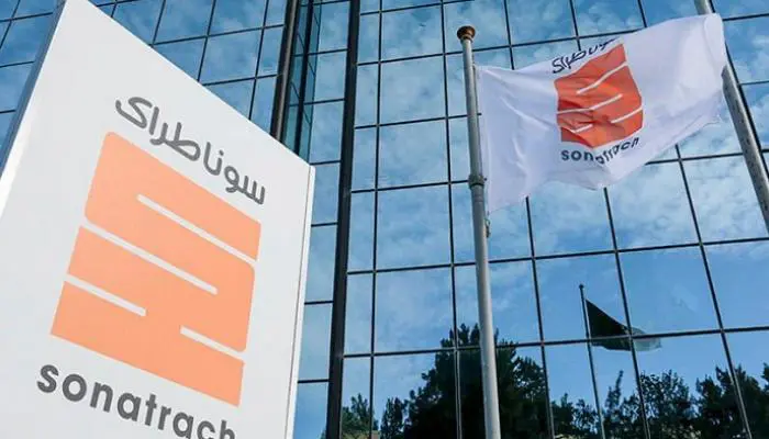 سوناطراك الجزائرية توقع اتفاقا بقيمة 300 مليون دولار مع بتروفاك
