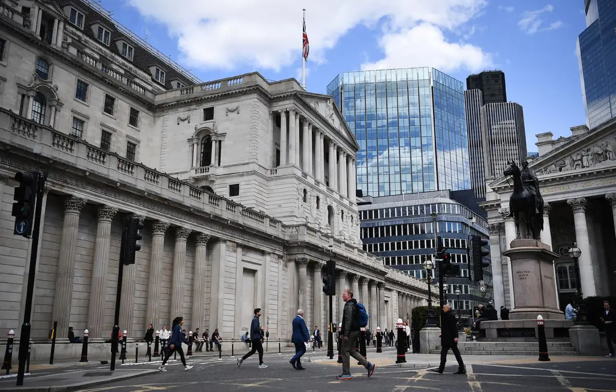 بنك إنجلترا يتدخل في مواجهة الاضطرابات المالية في بريطانيا

