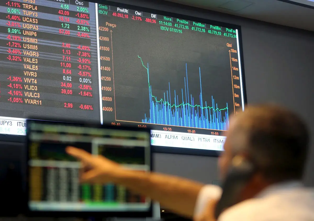 كيف تفاعلت الأسواق مع إشارات إبطاء وتيرة رفع الفائدة؟