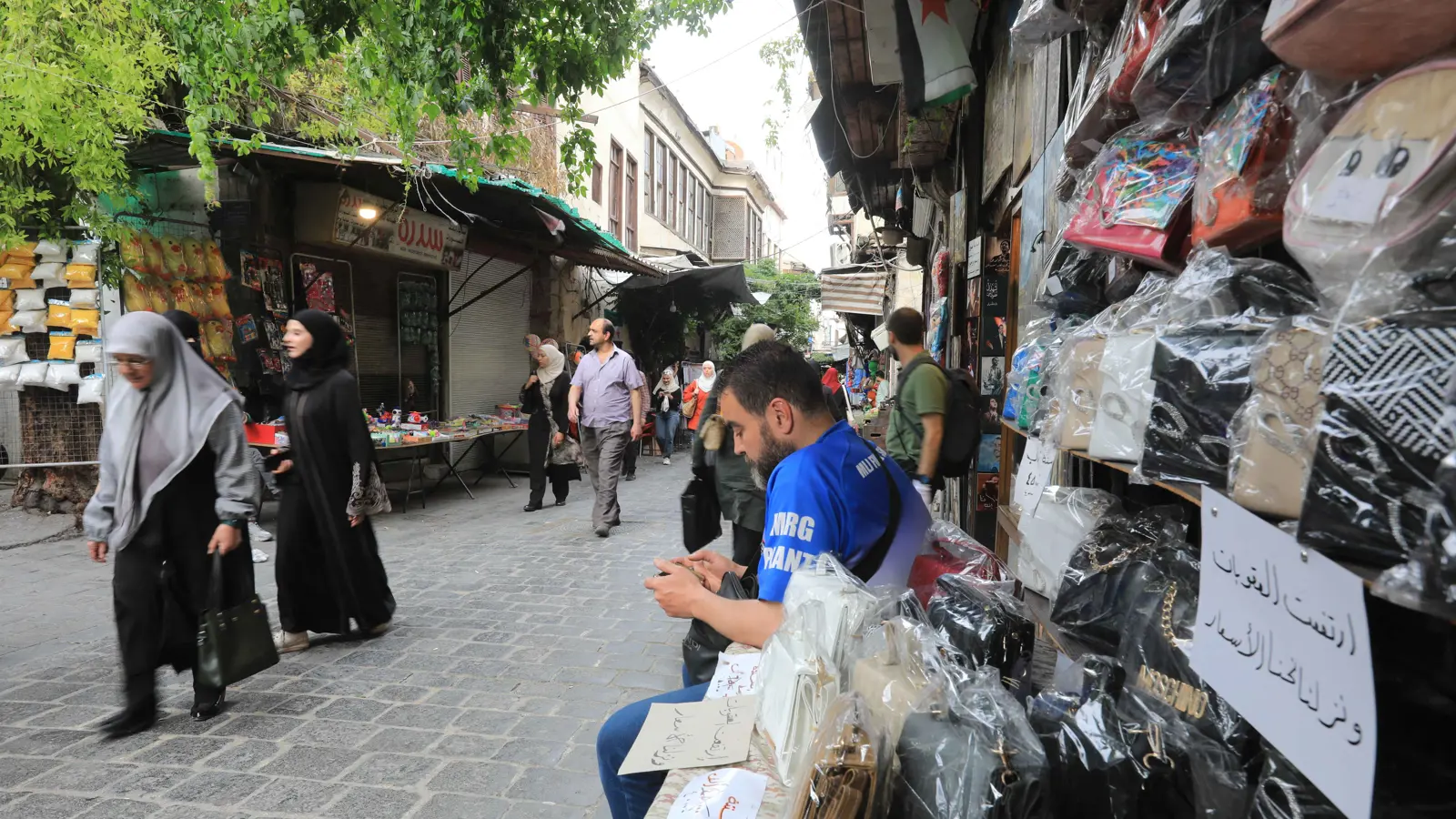 سوريا ترفع الأجور 200%.. إنقاذ مرحلي أم وصفة لتضخّم جديد؟