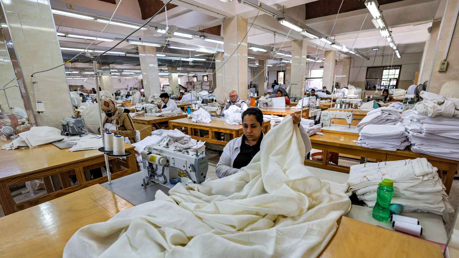 مصر تستهدف رفع صادرات الملابس الجاهزة 30% إلى 4.4 مليار دولار في 2026 