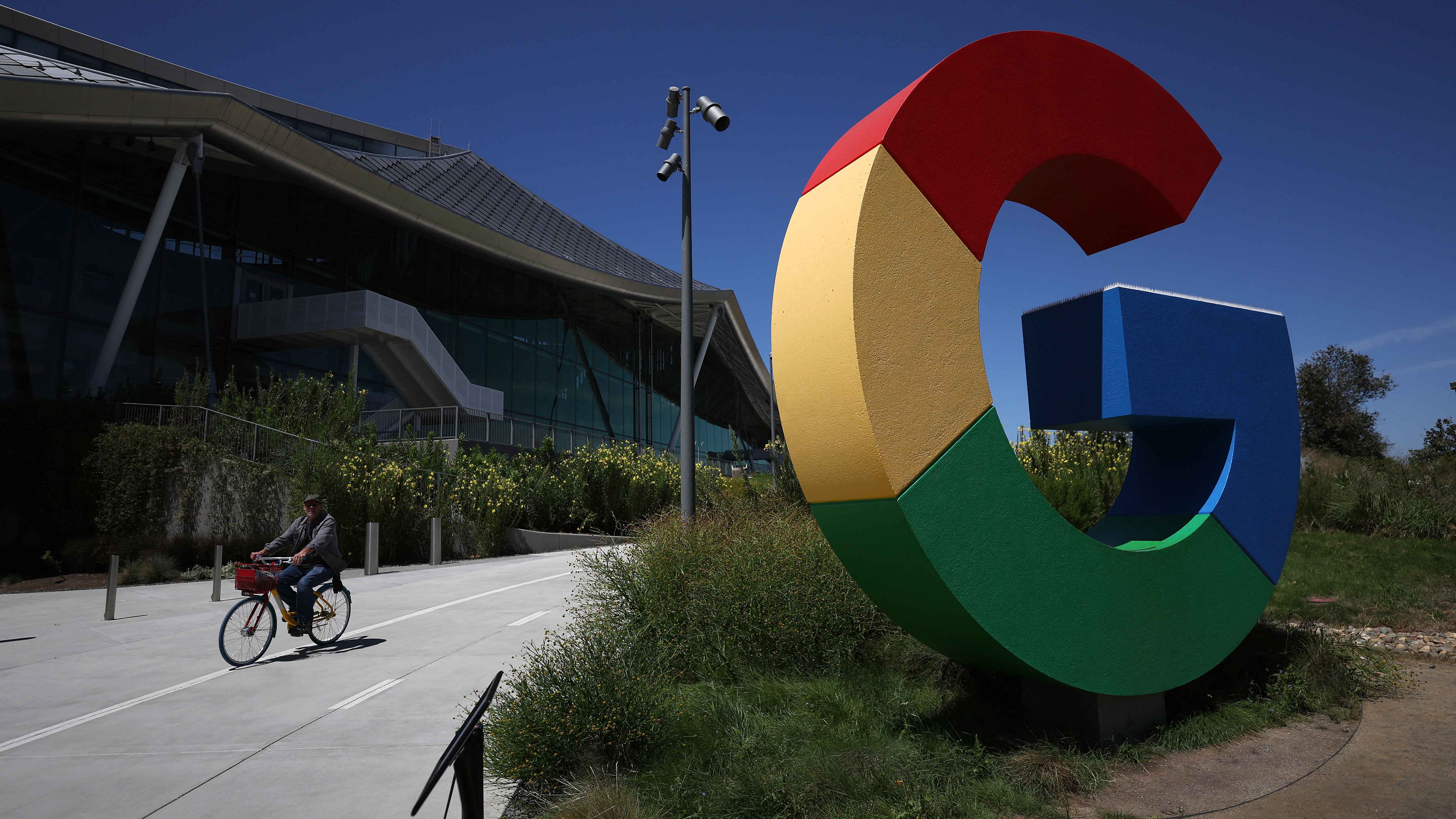 أزمة جديدة لـ«غوغل» في أوروبا.. تحقيق بشأن الذكاء الاصطناعي و«يوتيوب» 