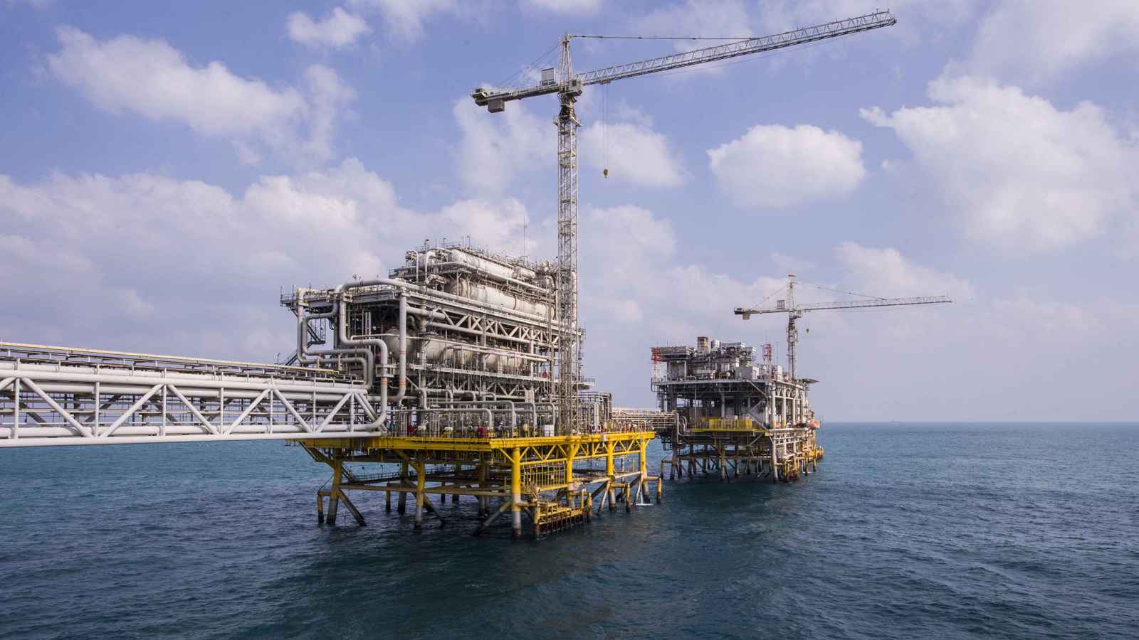 هل تخفض السعودية أسعار النفط الخام لآسيا في فبراير؟ 