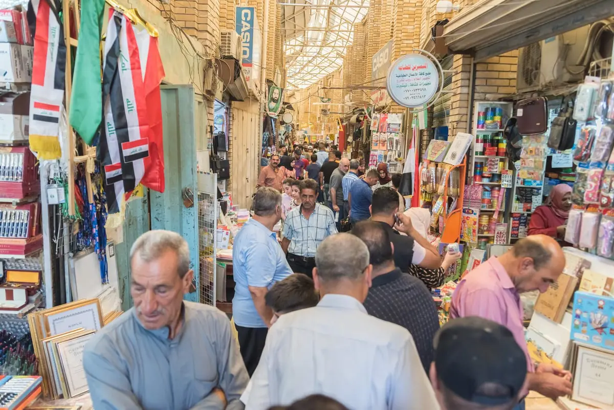 العراق يتوعد المتلاعبين بأسعار الدولار ومحتكري السلع