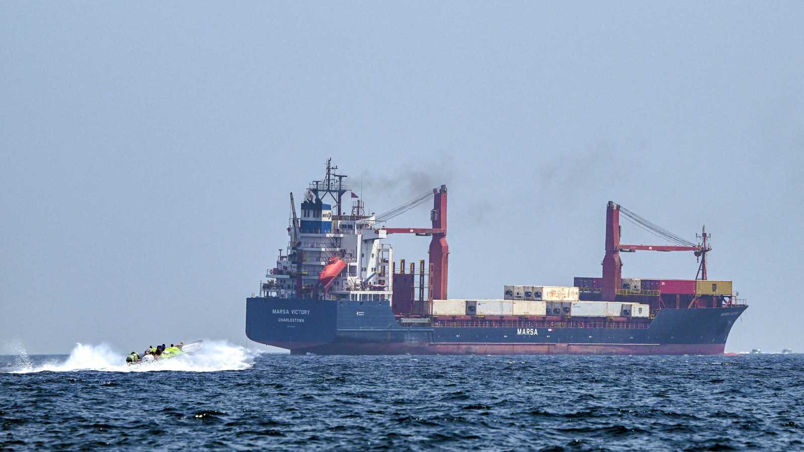 مسؤول إيراني: طهران بدأت تتلقى رسوماً على عبور مضيق هرمز 